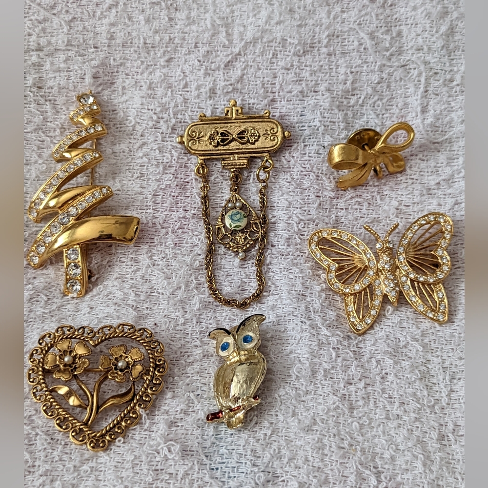 Vintage brooch lot